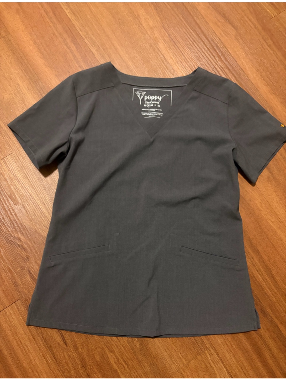 Poppy “Caswell” Dark Gray V-Neck Medical Scrub Top Front Pockets Like New Size S